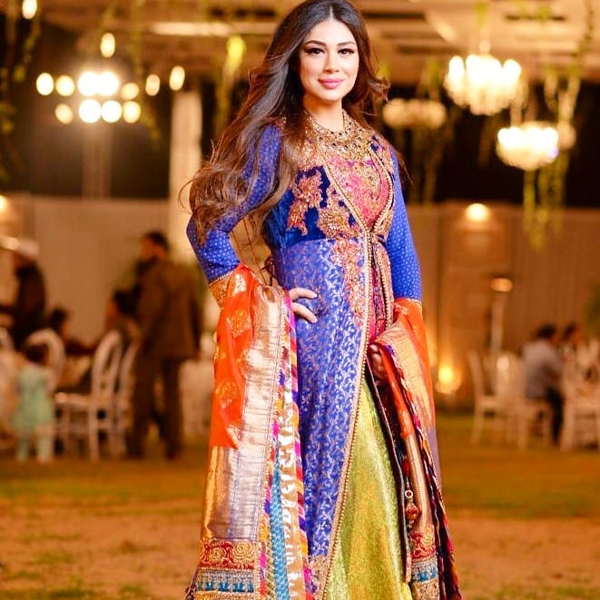 New Photos of Actress Sidra Batool with her Husband and Daughter at a Wedding Event