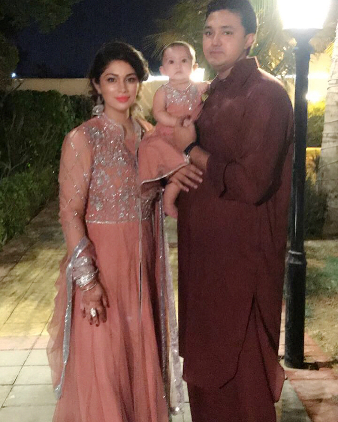 New Photos of Actress Sidra Batool with her Husband and Daughter at a Wedding Event