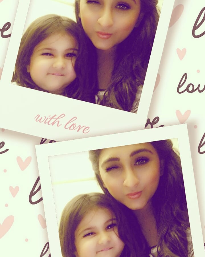 Awesome Photos of Actress Madiha Rizvi with her Cute Daughter
