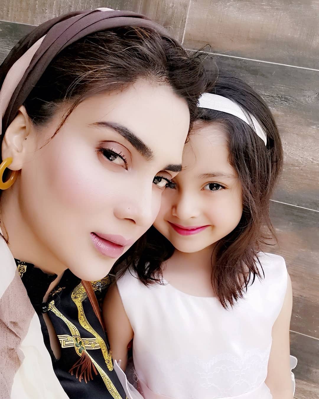 Awesome New Photos of Fiza Ali with her Daughter Faraal
