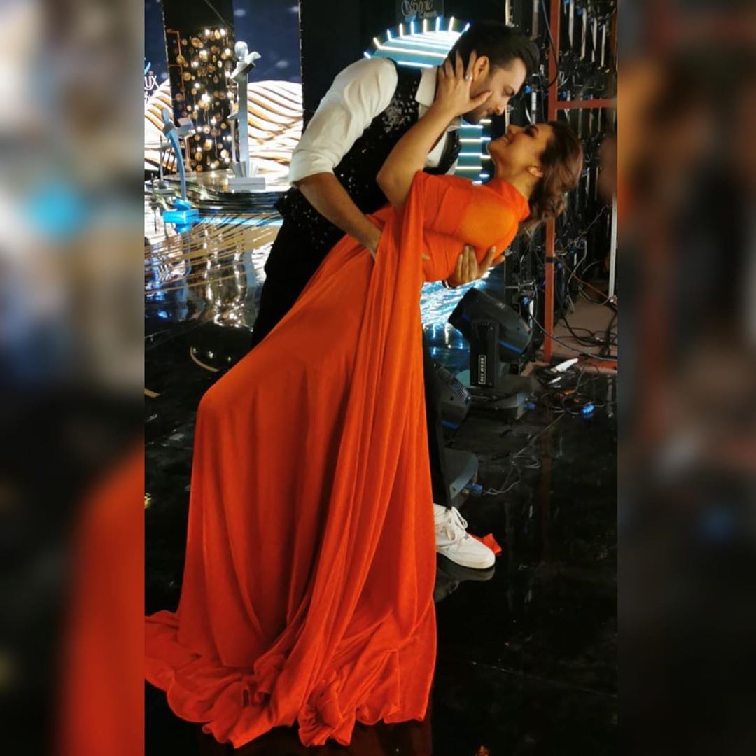 Famous Couple Zara Noor Abbas and Asad Siddique at Lux Style Awards 19 Famous Couple Zara Noor Abbas and Asad Siddique at Lux Style Awards