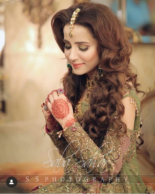 Actress Saniya Shamshad Stunning Clicks in Mehndi Dress