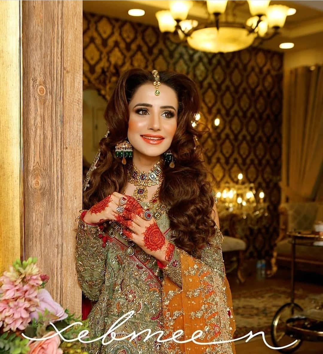 Actress Saniya Shamshad Stunning Clicks in Mehndi Dress