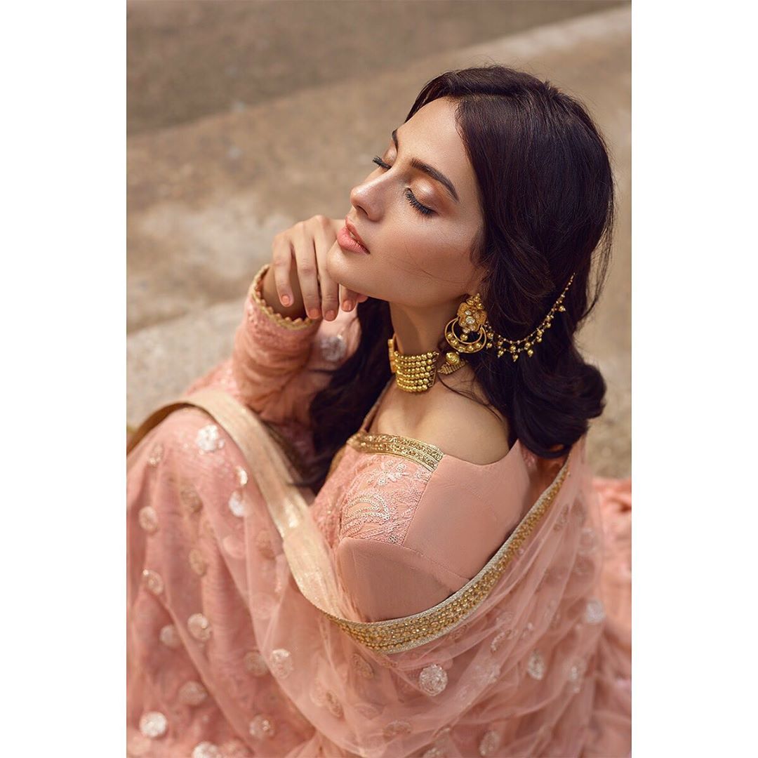 Gorgeous Clicks of Actress Iqra Aziz with New Look