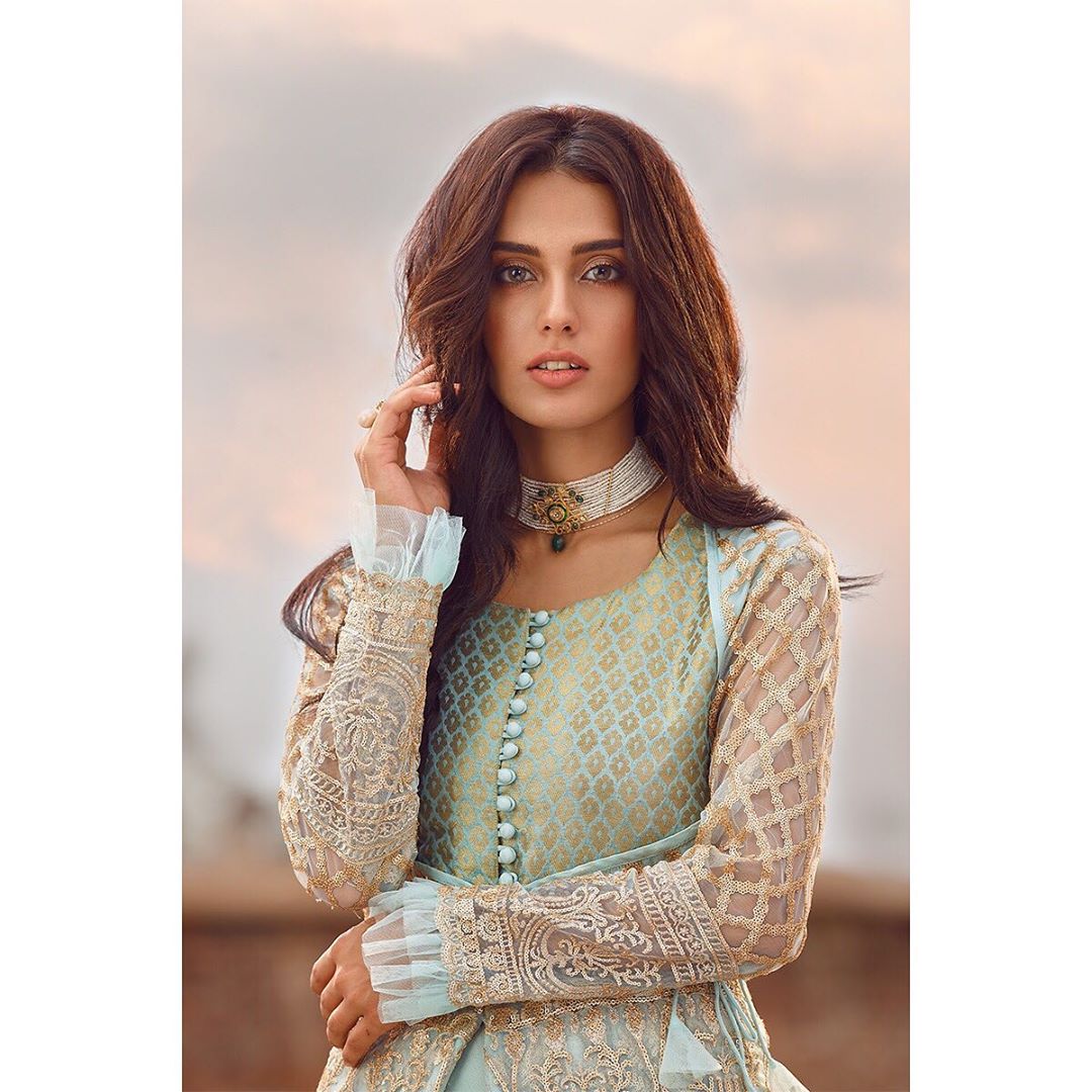 Gorgeous Clicks of Actress Iqra Aziz with New Look