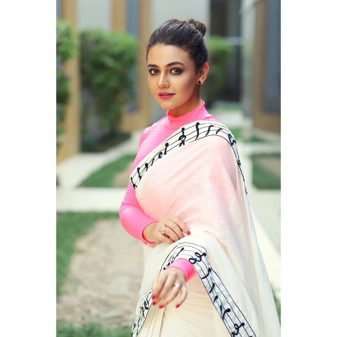 Beautiful Zara Noor Abbas Spotted During Her Film Promotions