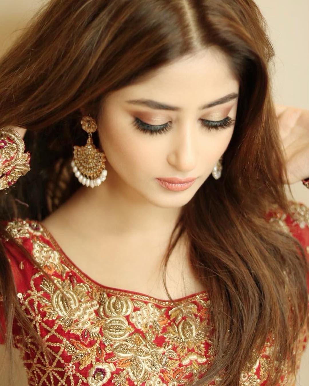 Check Innocent & Cool New Pictures of Awesome Actress Sajal Ali