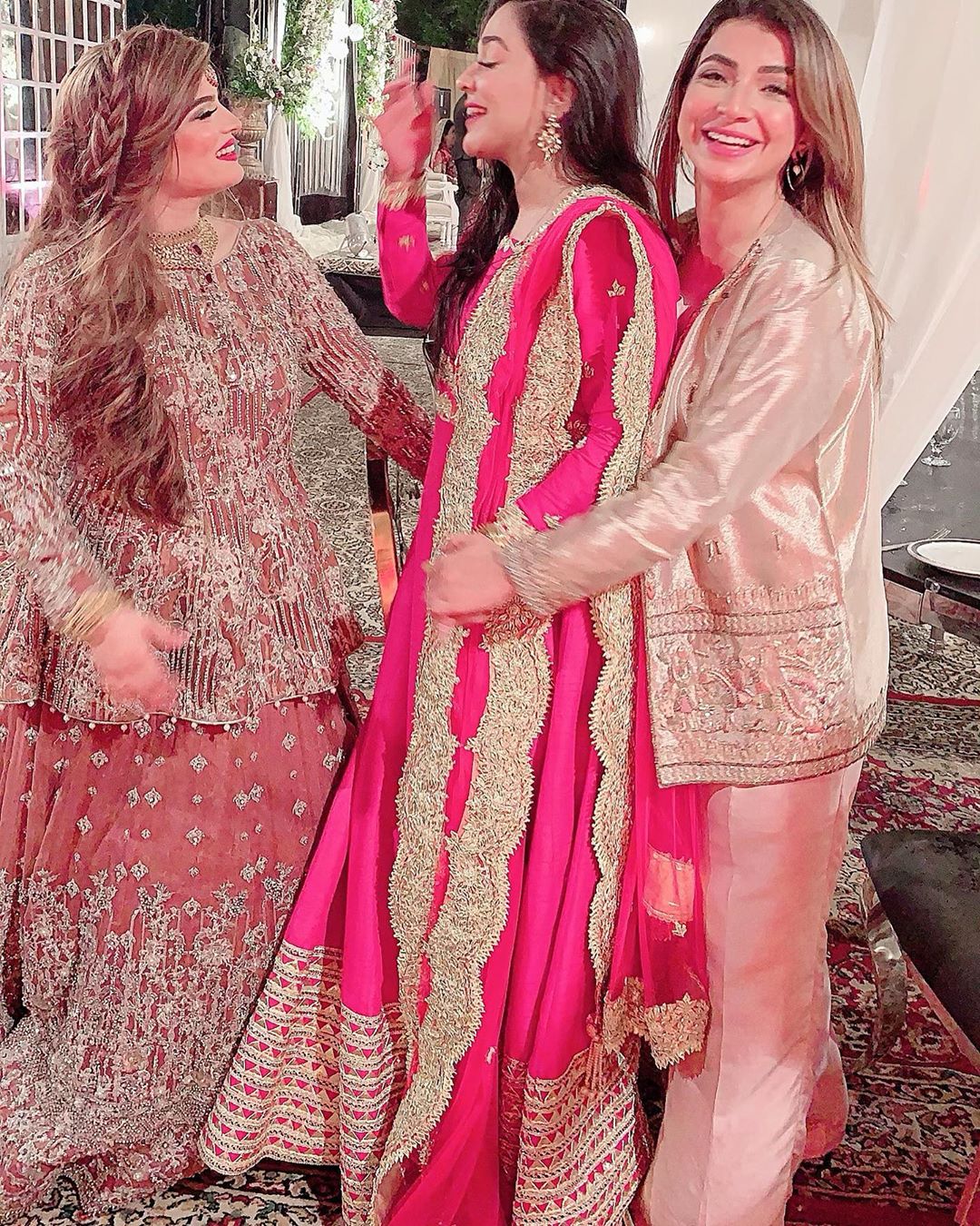 Humaima and Dua Malik Spotted with Their Bhabi Alizeh Feroze