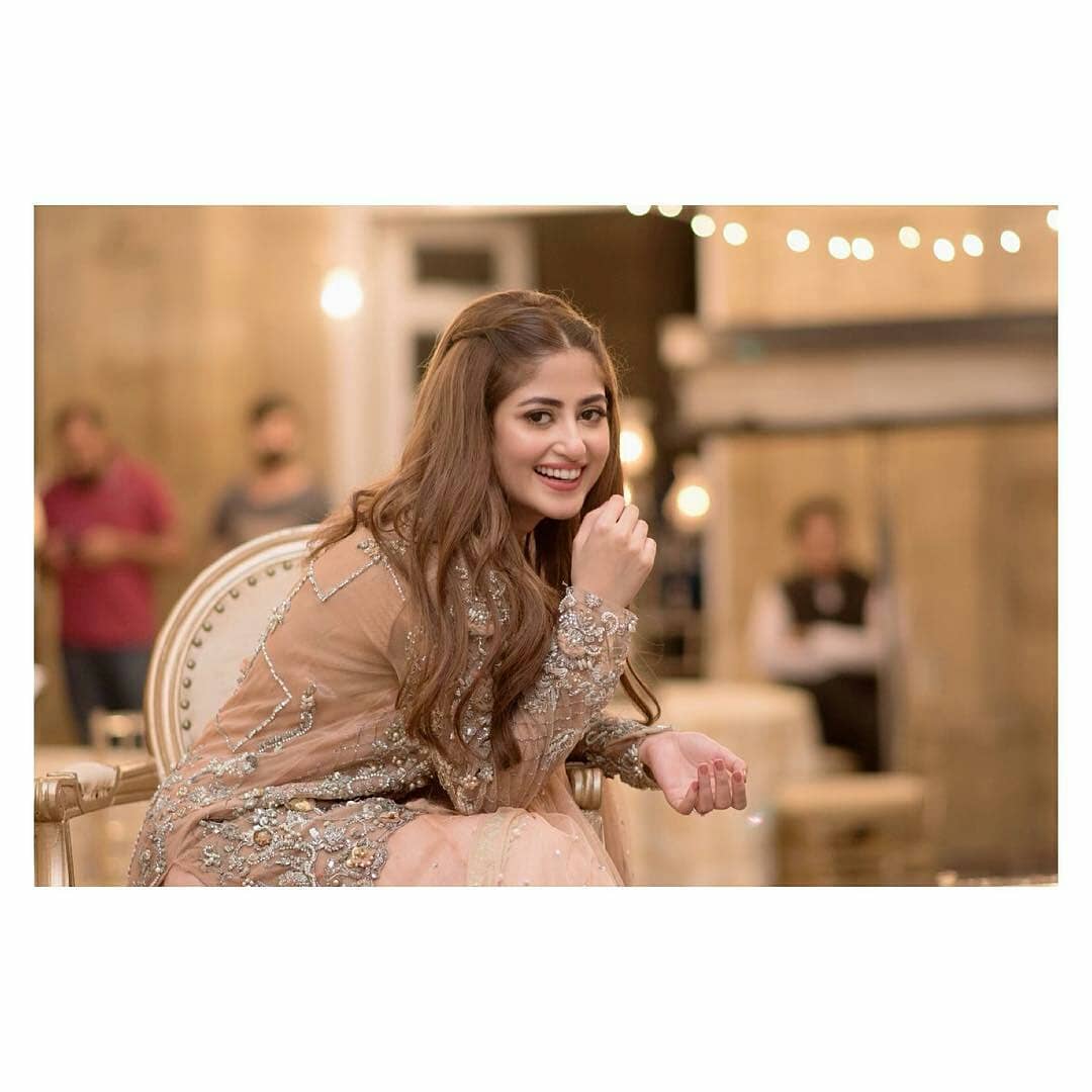 Beautiful Sajal Aly Shows her Engagement Ring 💍