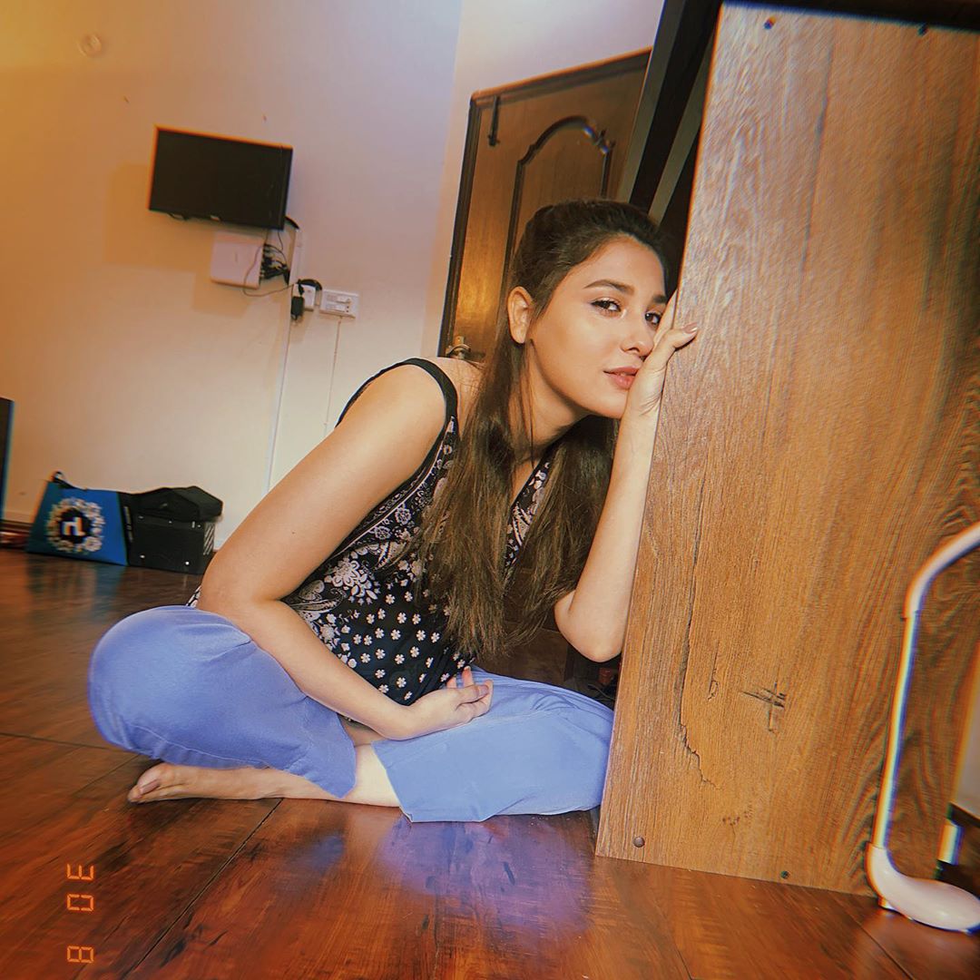New Awesome Pictures of Actress Hina Altaf