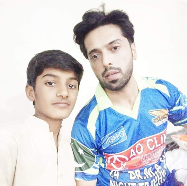 Pakistani Celebrities Playing Cricket 4