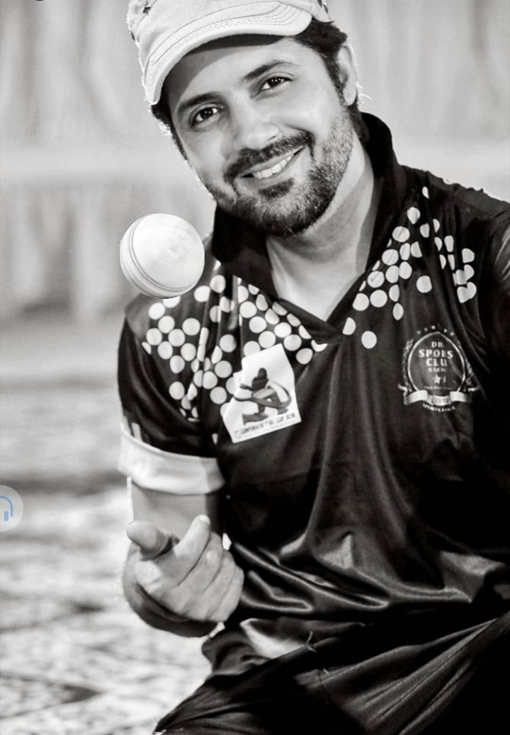 Pakistani Celebrities Playing Cricket 21