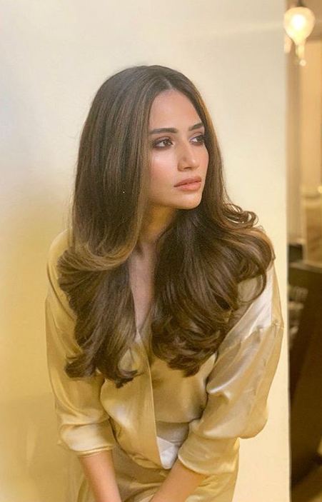 Awesome Pictures of Beautiful Sana Javed