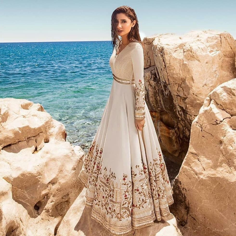 Beautiful Mahira Khan Looking Stunning in White