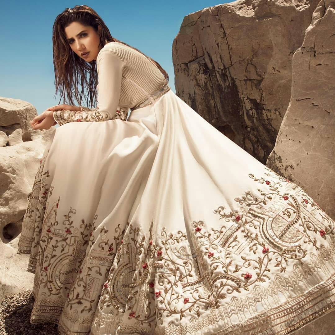 Beautiful Mahira Khan Looking Stunning in White