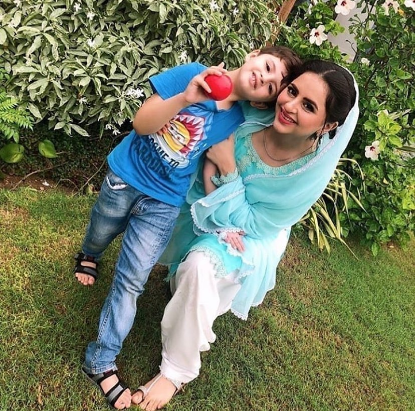 New Pictures of Fatima Effendi with Her Son on Set of her Upcoming Serial