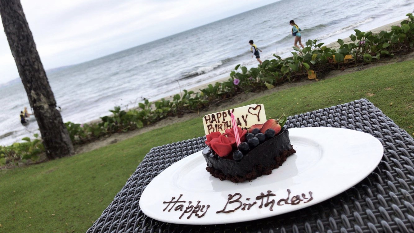 Beautiful Saniya Shamshad Celebrated Birthday with Husband in Fiji