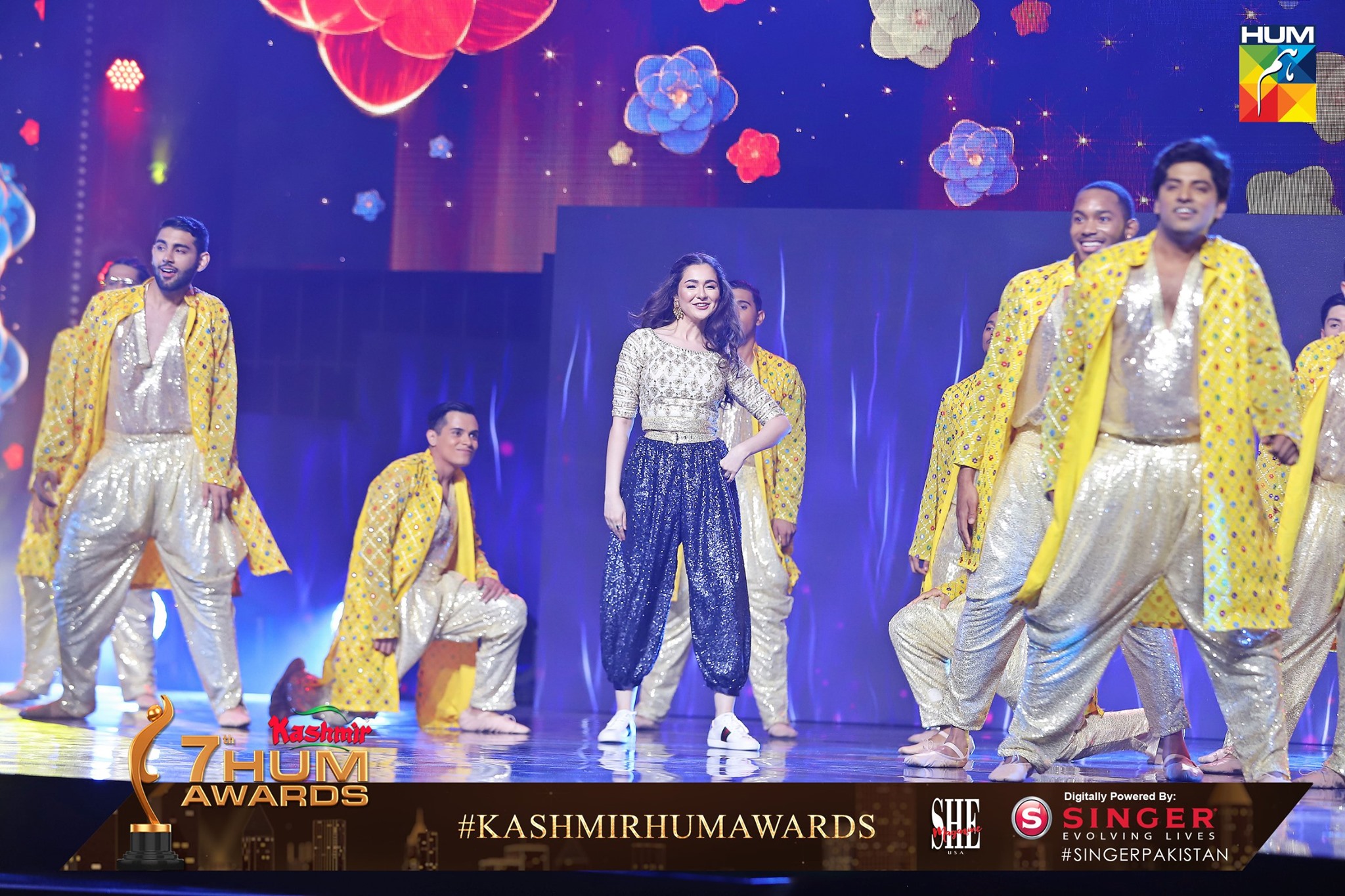 Beautiful Pictures of Pakistan Celebrities from Hum Awards 2019