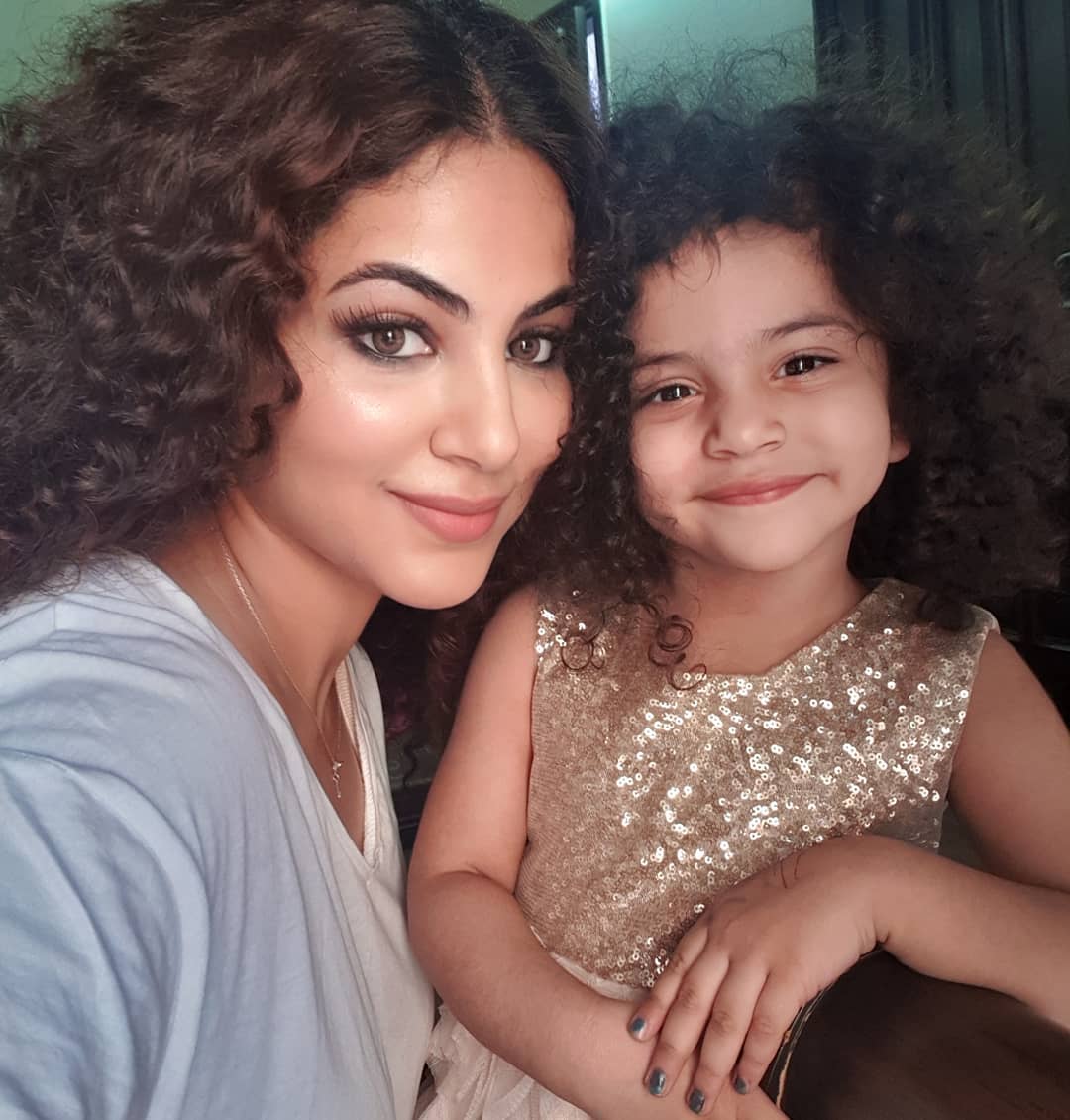 Singer Annie Khalid with her Cute Daughter Isha
