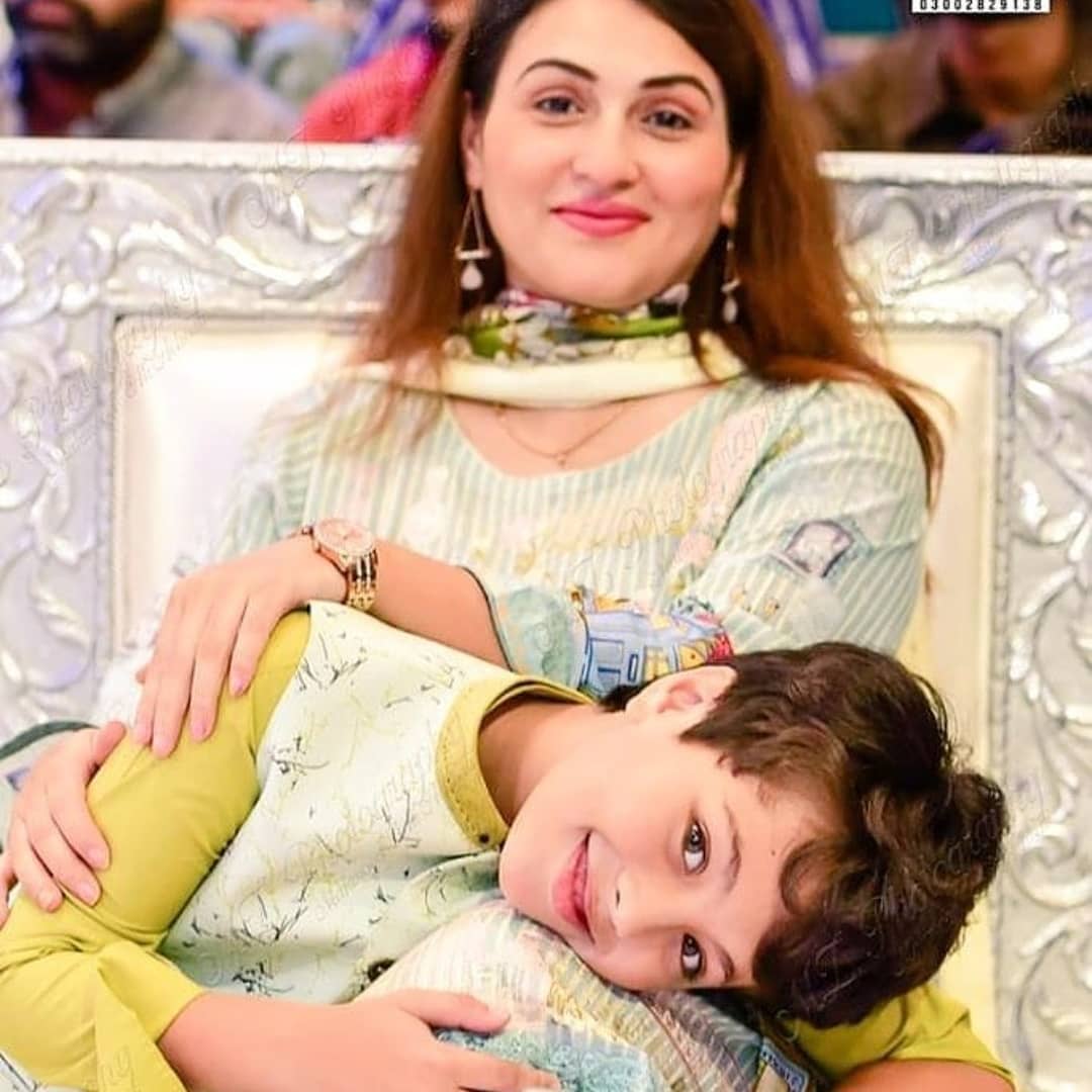 Iqrar-ul-Hasaan Wife Qurat ul Ain Iqrar with her Son Pehlaaj