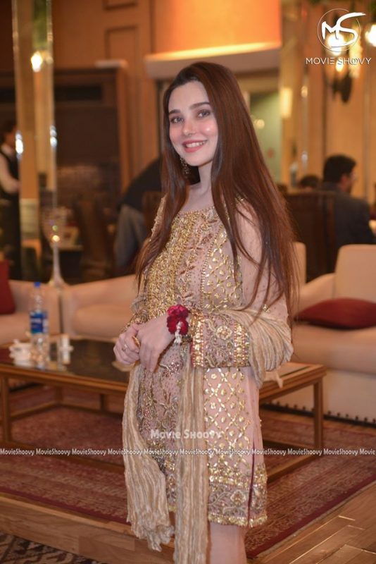 Awesome Fashion Model Sana Sarfaraz Wedding Reception Clicks