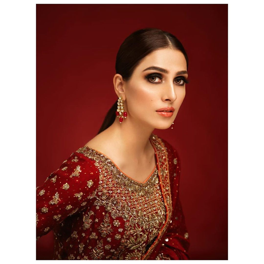 Ayeza Khan is looking Gorgeous in Latest Shoot