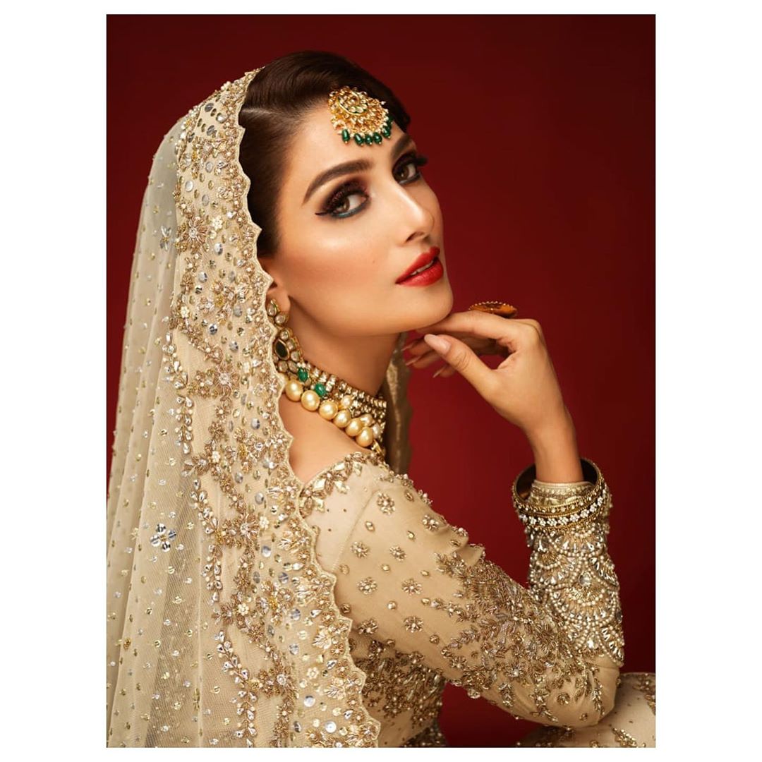 Ayeza Khan is looking Gorgeous in Latest Shoot