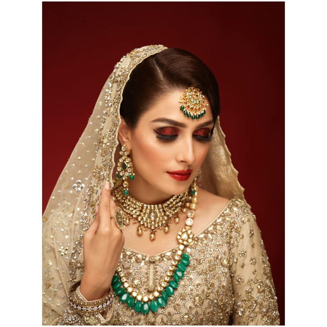 Ayeza Khan is looking Gorgeous in Latest Shoot