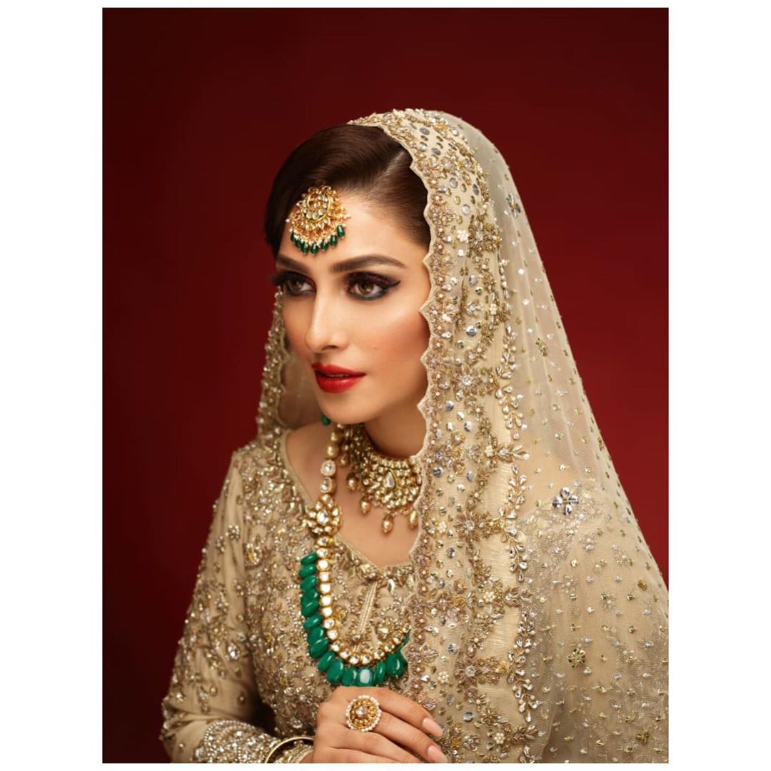 Ayeza Khan is looking Gorgeous in Latest Shoot