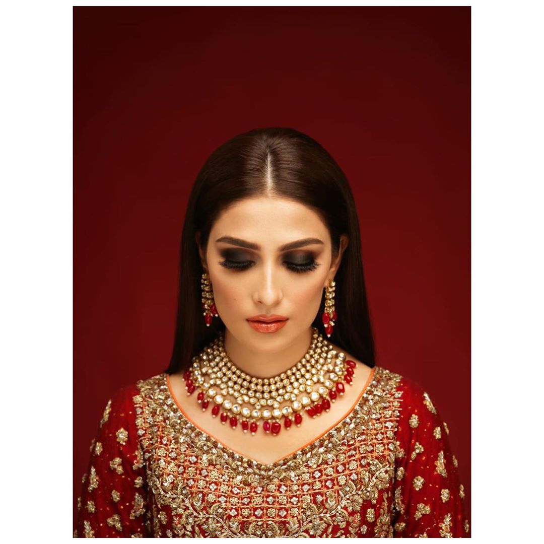 Ayeza Khan is looking Gorgeous in Latest Shoot
