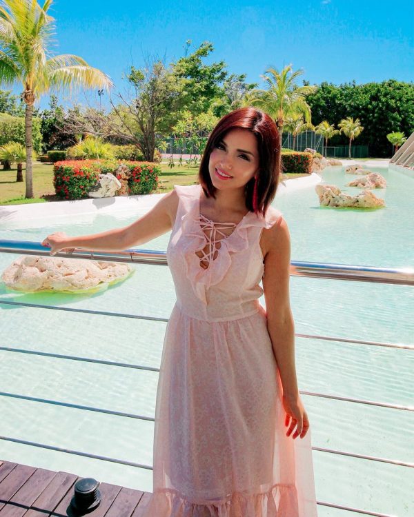 Awesome Pictures of Armeena Khan with her Fiance Faisal Khan