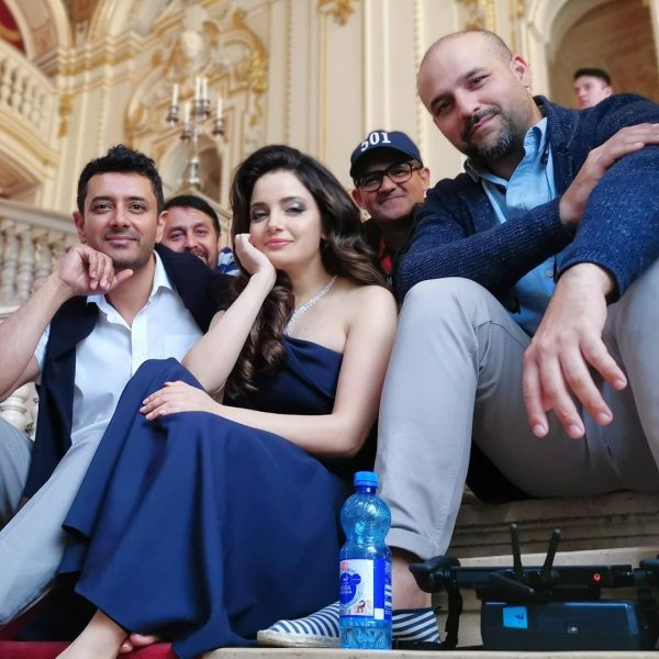 Awesome Pictures of Armeena Khan with her Fiance Faisal Khan