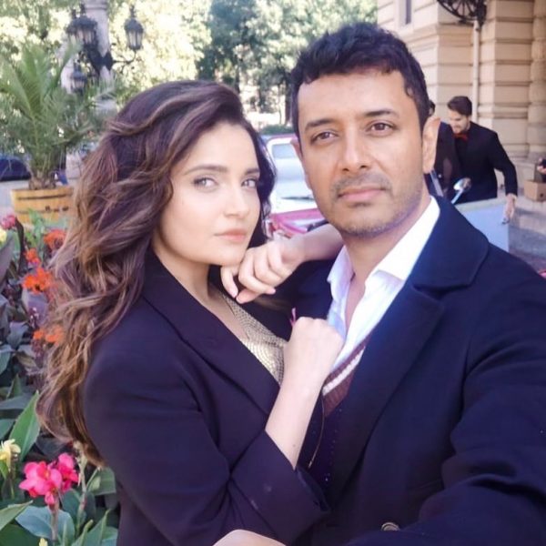 Awesome Pictures of Armeena Khan with her Fiance Faisal Khan