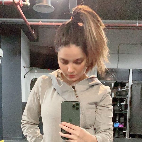 Awesome Pictures of Armeena Khan with her Fiance Faisal Khan