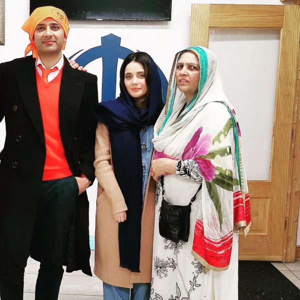 Awesome Pictures of Armeena Khan with her Fiance Faisal Khan