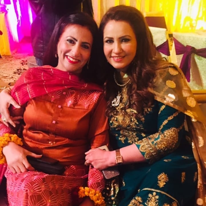 Saba Faisal with her Family at a Wedding Event