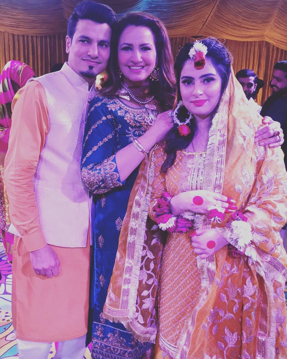 Saba Faisal with her Family at a Wedding Event