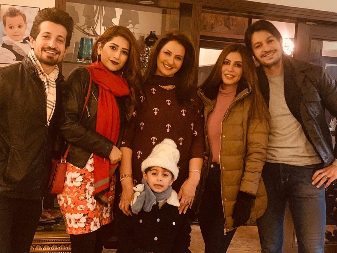 Saba Faisal with her Family at a Wedding Event