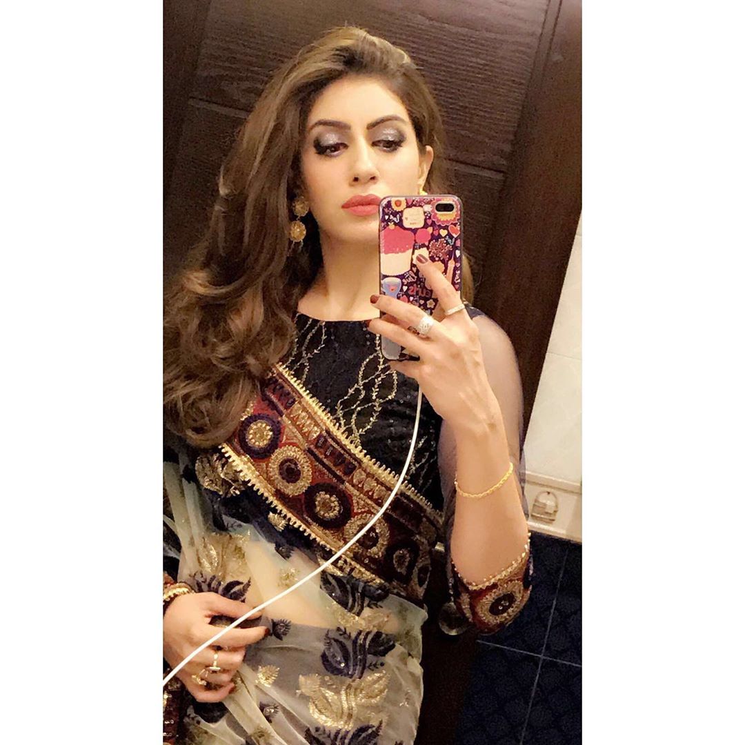 Saba Faisal with her Family at a Wedding Event