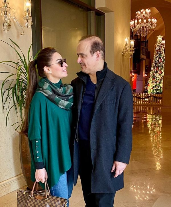 New Awesome Pictures of Actress Reema Khan with her Husband
