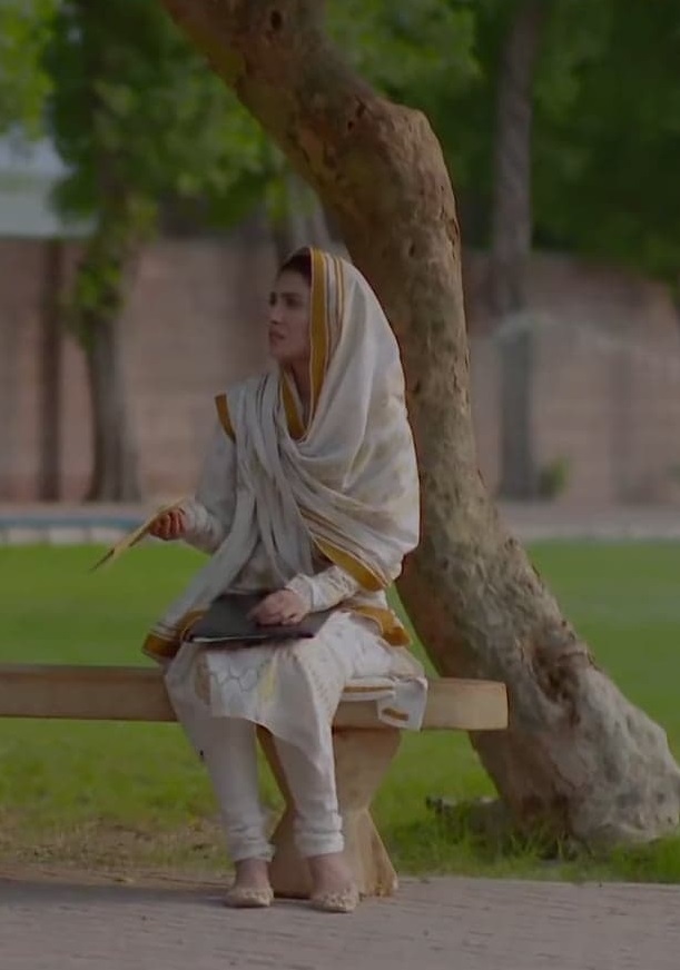 Ayeza Khan Wore Same Dress In 2 Dramas