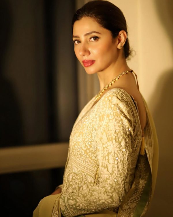 Beautiful Looks of Actress Mahira Khan