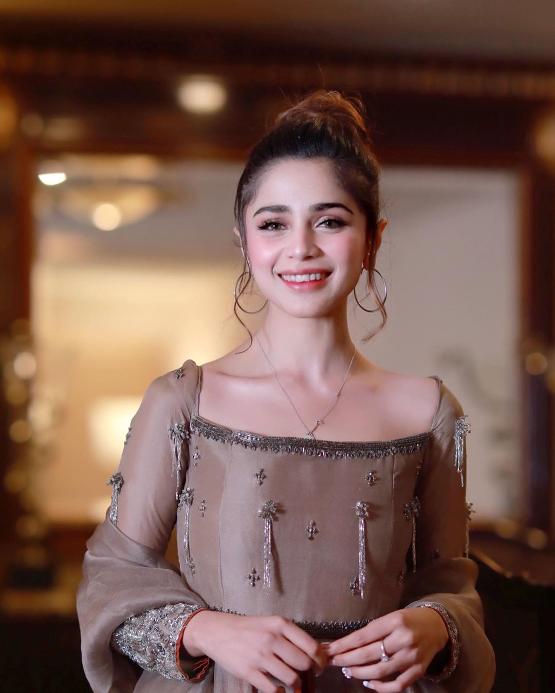 Aima Baig Looks Gorgeous in New Dress