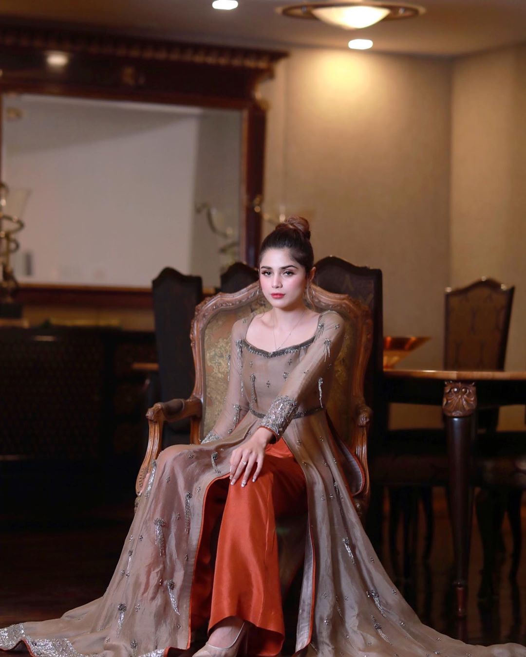 Aima Baig Looks Gorgeous in New Dress