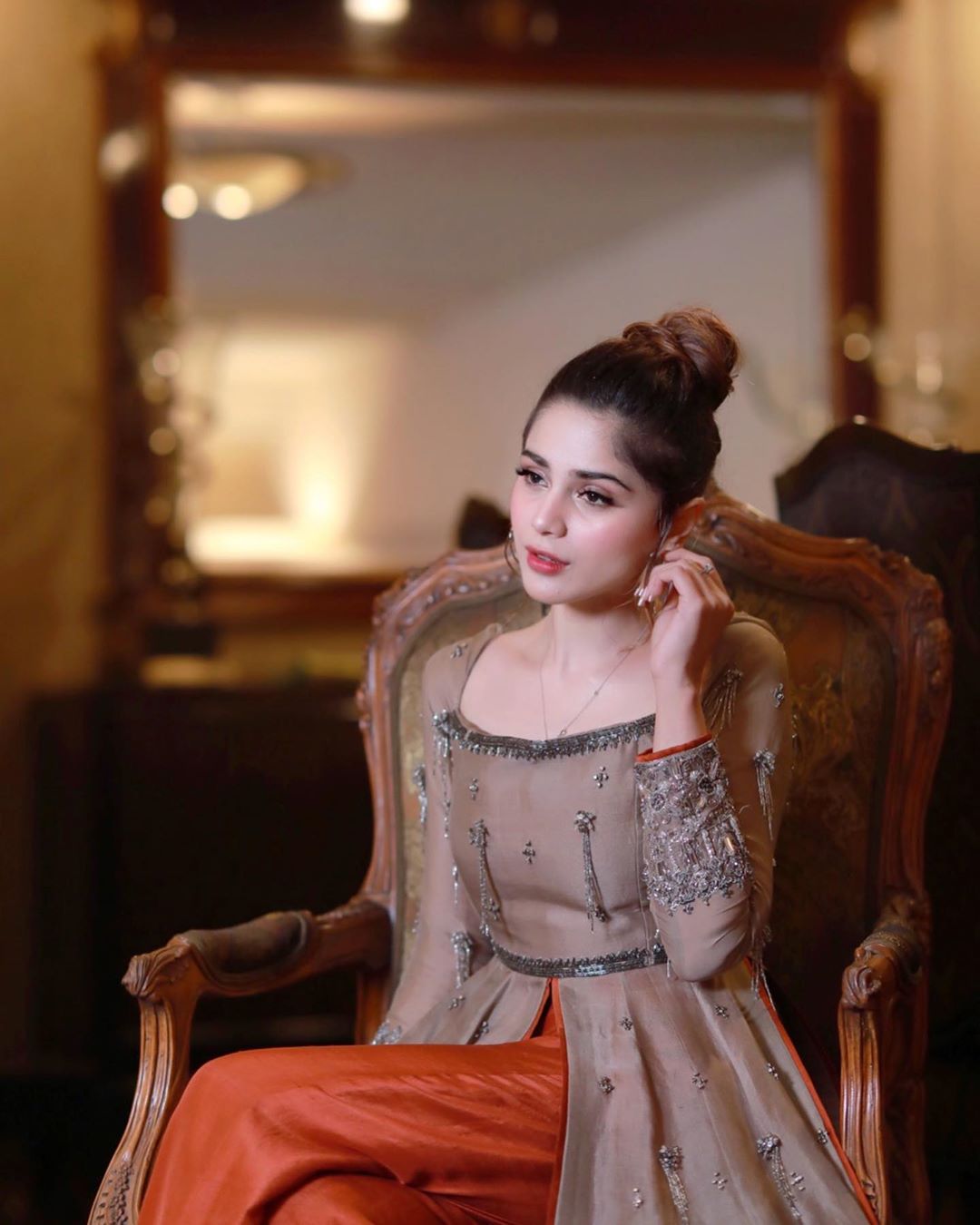 Aima Baig Looks Gorgeous in New Dress