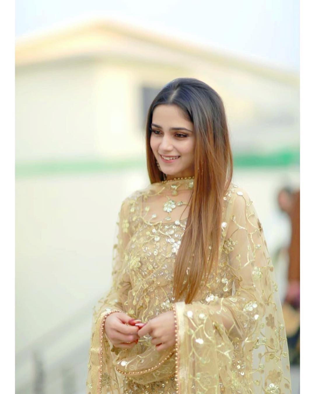 Aima Baig Looks Gorgeous in New Dress
