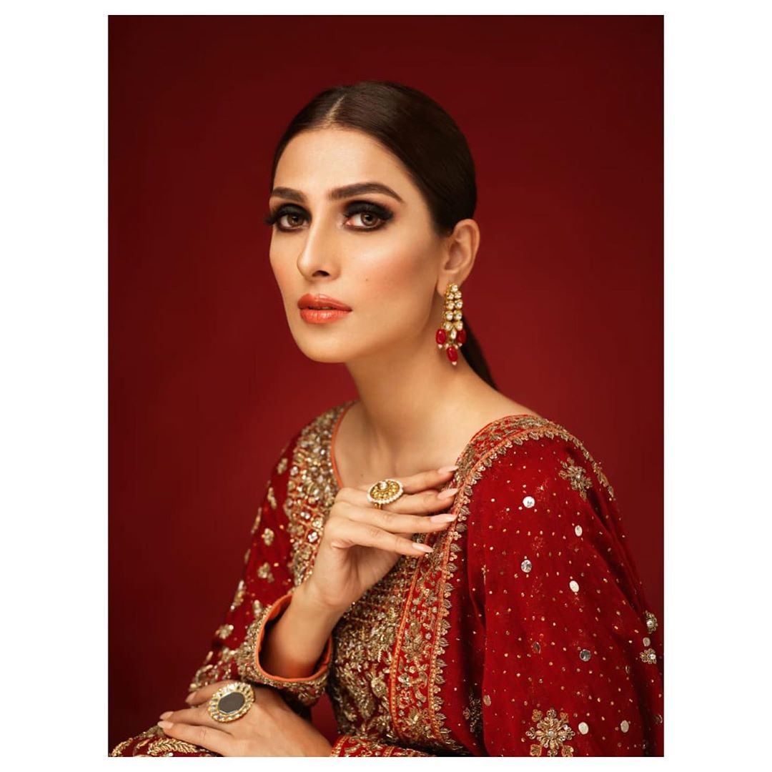 Ayeza Khan is looking Gorgeous in Latest Shoot