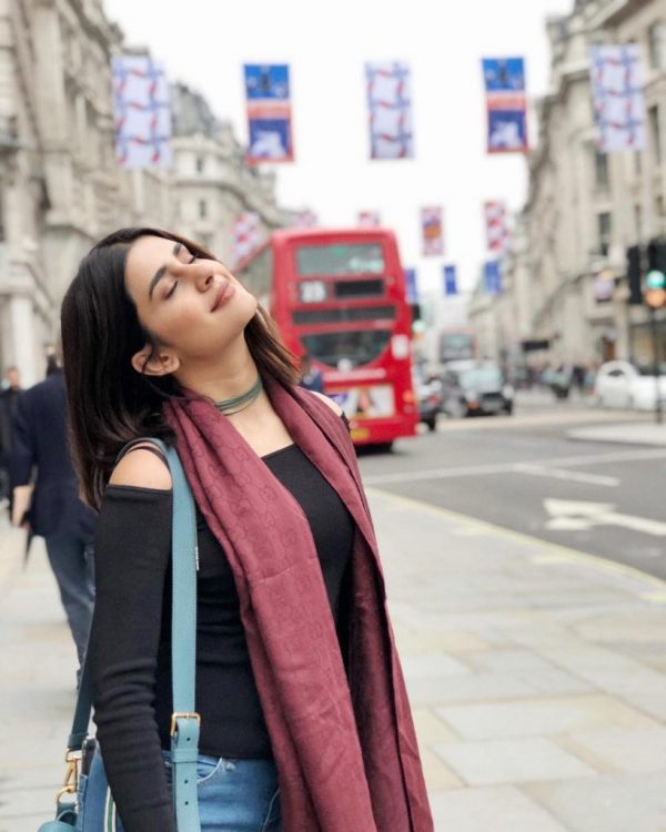 Kubra Khan Shares Memorable Movements of Her Life [Pictures]
