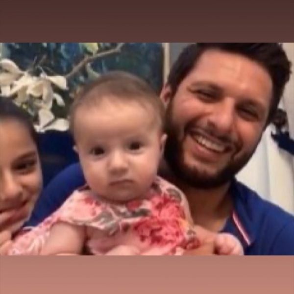 Shahid Afridi live video with her New Born Daughter