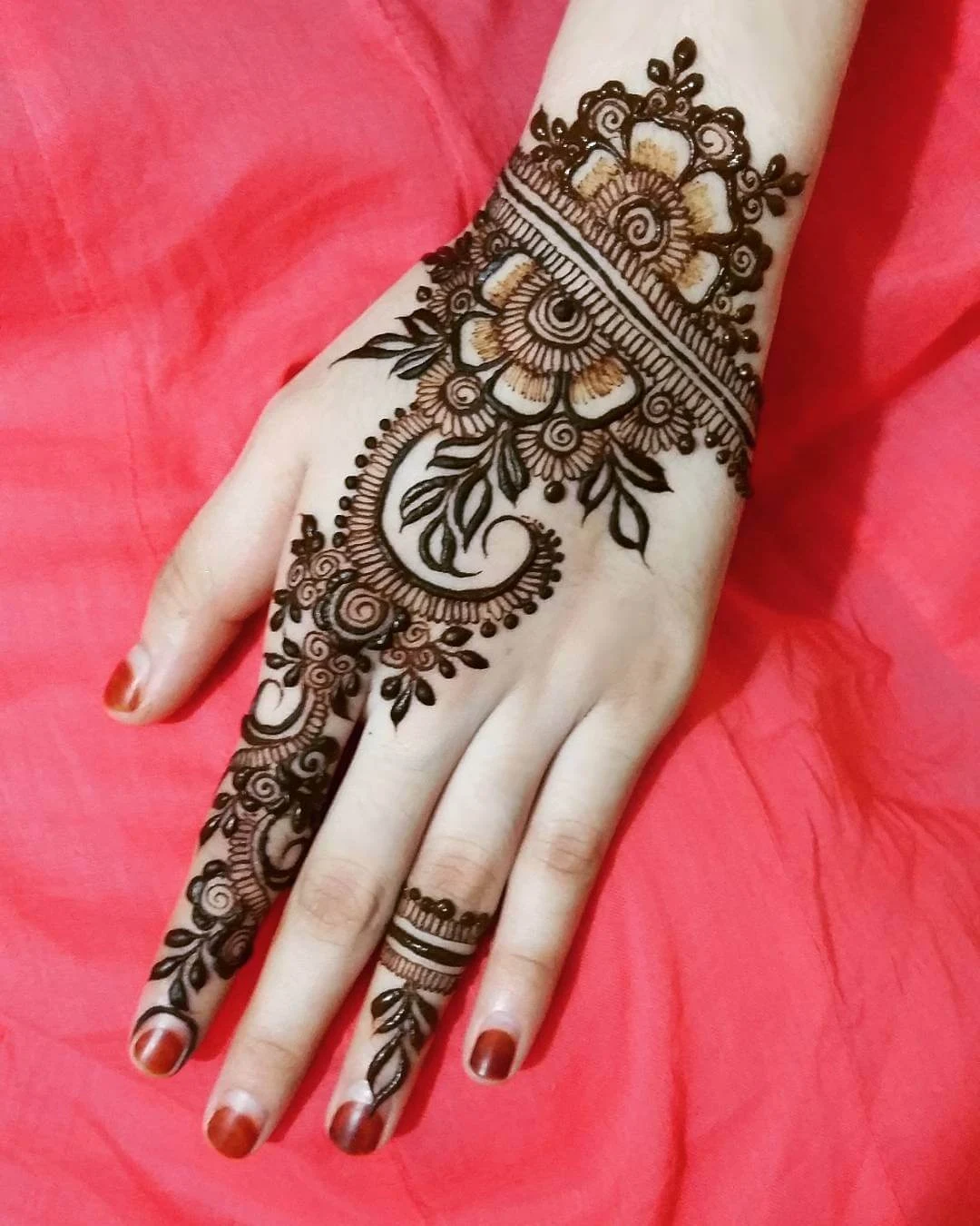 Update 77+ pretty mehndi designs for hands super hot - seven.edu.vn